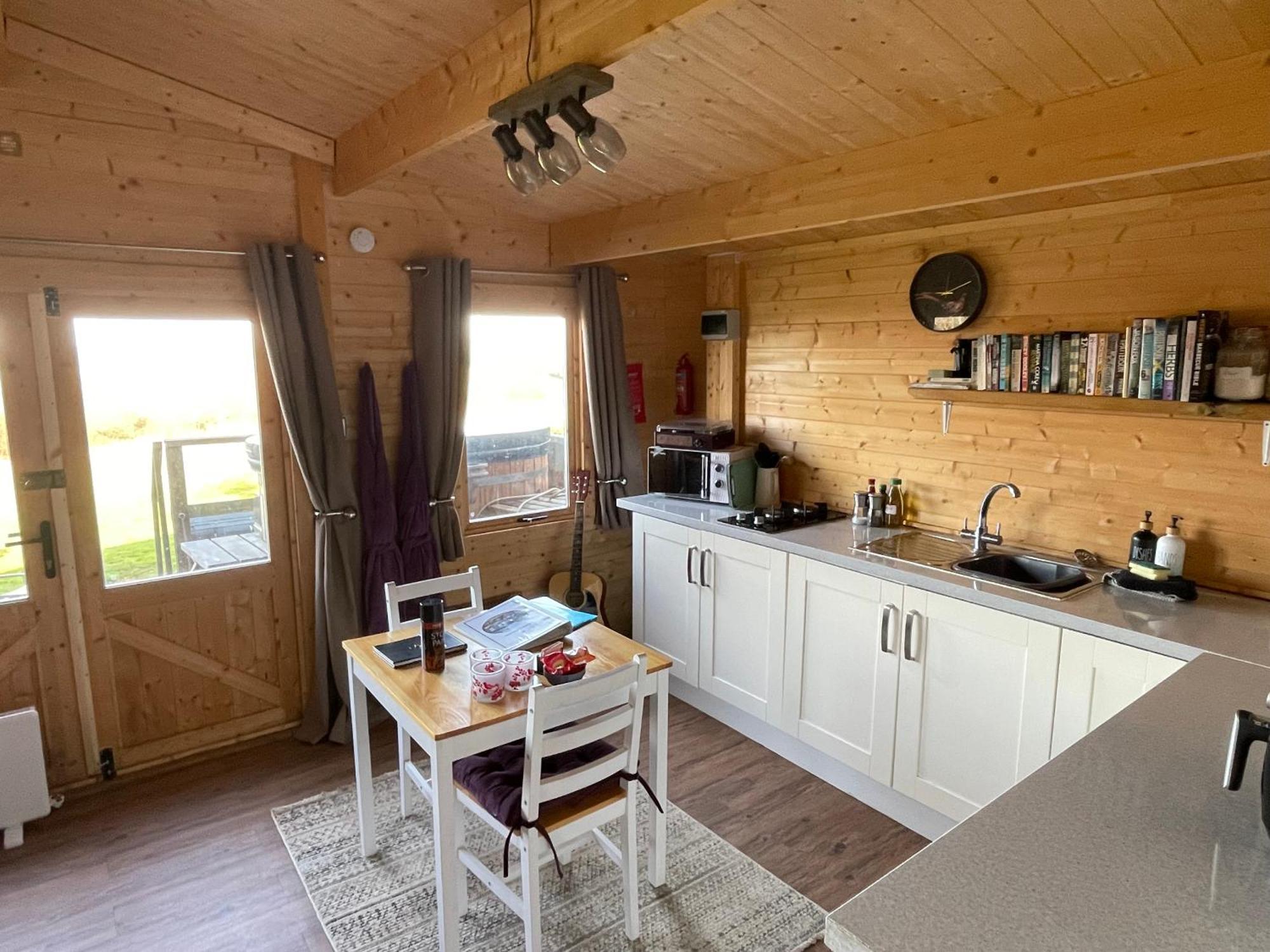 West Meon Cosy Cabin In Annie'S Meadow מראה חיצוני תמונה