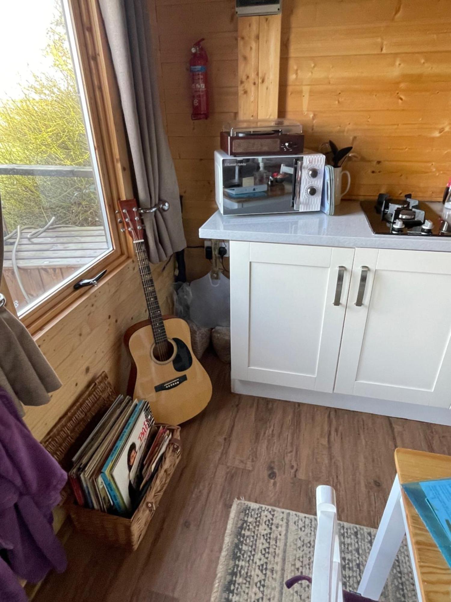 West Meon Cosy Cabin In Annie'S Meadow מראה חיצוני תמונה