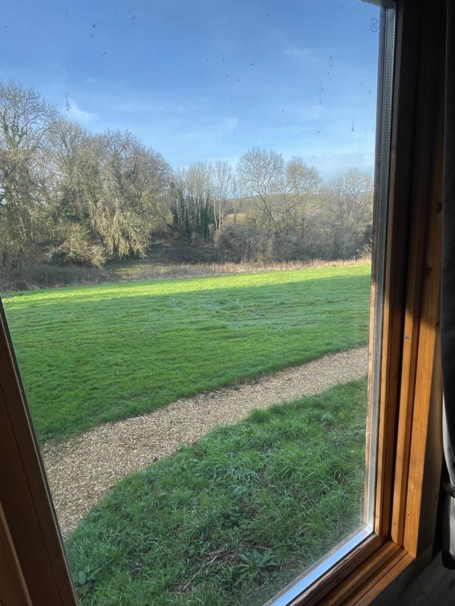 West Meon Cosy Cabin In Annie'S Meadow מראה חיצוני תמונה